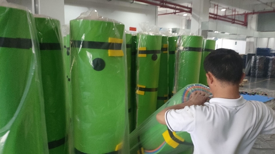 Disesuaikan Grosir Floating Pad 3 Lapisan tebal busa Float Mat Kolam renang Danau Heavy Duty
