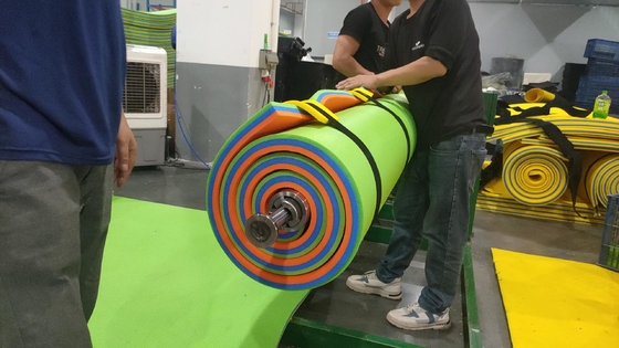 Disesuaikan Grosir Floating Pad 3 Lapisan tebal busa Float Mat Kolam renang Danau Heavy Duty