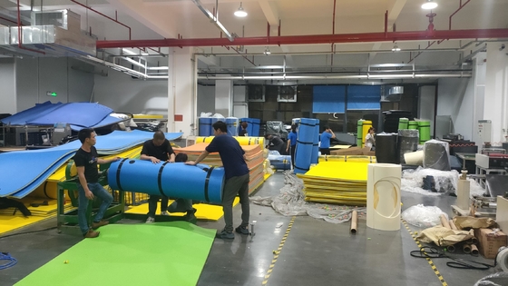 Pabrik Langsung Air Floating Pad 3 Lapisan tebal XPE Foam Float Mat Kolam renang Danau