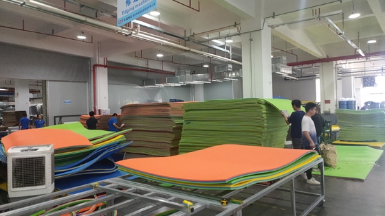 Disesuaikan Grosir Floating Pad 3 Lapisan tebal busa Float Mat Kolam renang Danau Heavy Duty